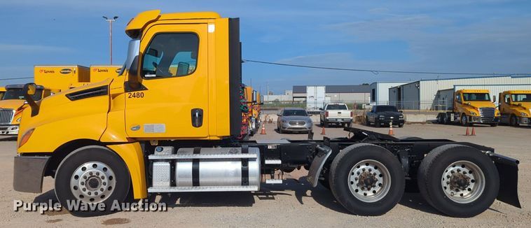 image for item NW9536 2020 Freightliner  Cascadia 126 semi truck