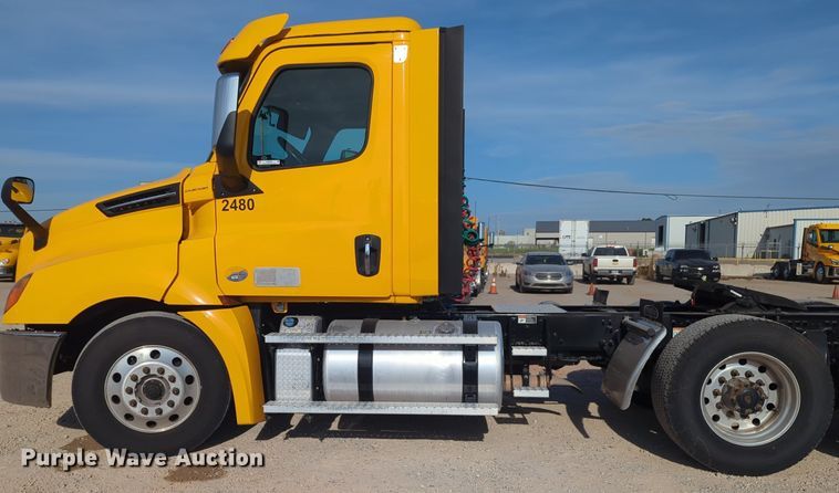 image for item NW9536 2020 Freightliner  Cascadia 126 semi truck