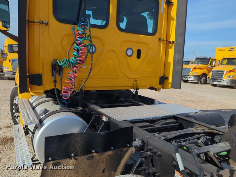 image for item NW9536 2020 Freightliner  Cascadia 126 semi truck