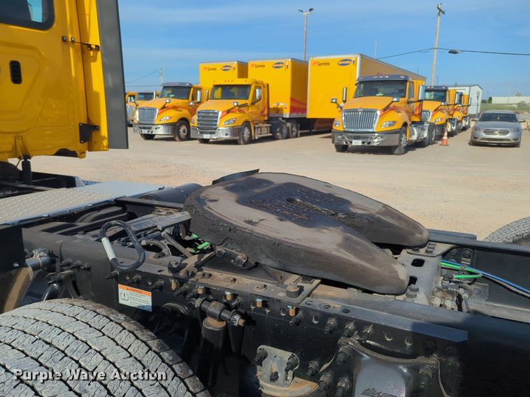 image for item NW9536 2020 Freightliner  Cascadia 126 semi truck