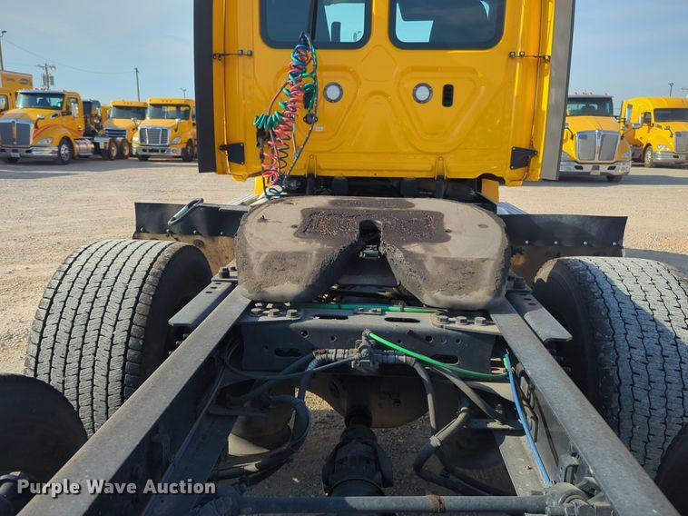 image for item NW9536 2020 Freightliner  Cascadia 126 semi truck