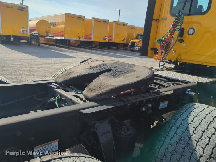 image for item NW9536 2020 Freightliner  Cascadia 126 semi truck