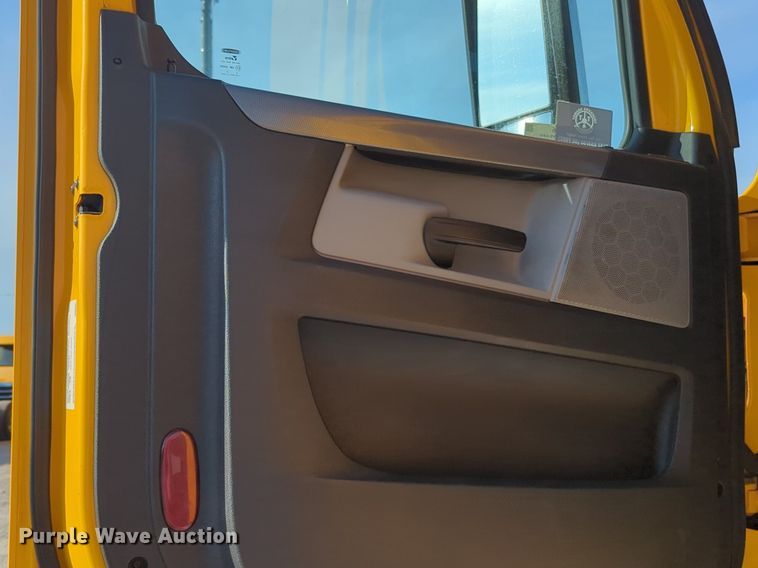 image for item NW9536 2020 Freightliner  Cascadia 126 semi truck