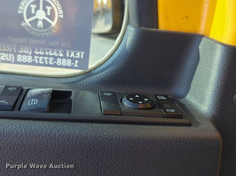 image for item NW9536 2020 Freightliner  Cascadia 126 semi truck