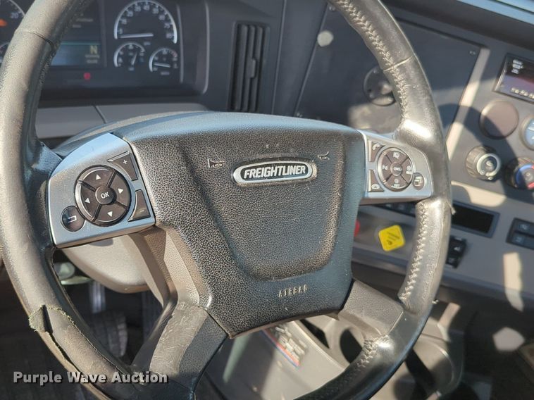 image for item NW9536 2020 Freightliner  Cascadia 126 semi truck