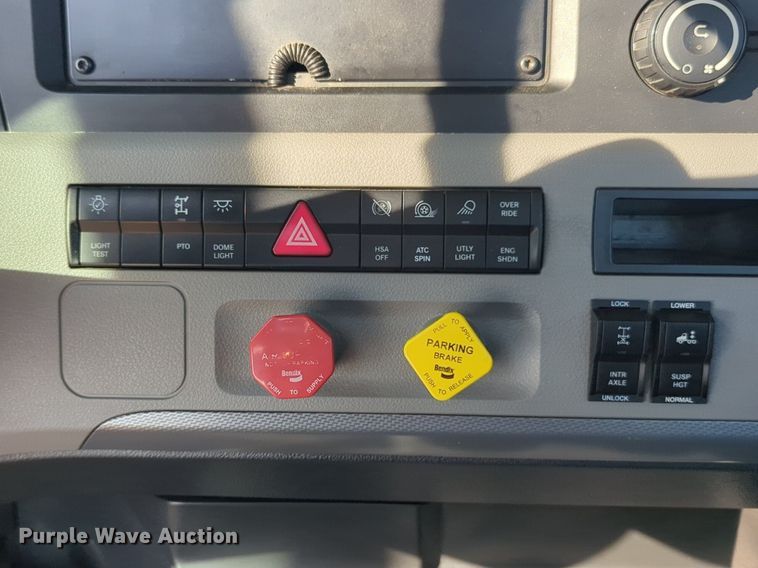 image for item NW9536 2020 Freightliner  Cascadia 126 semi truck