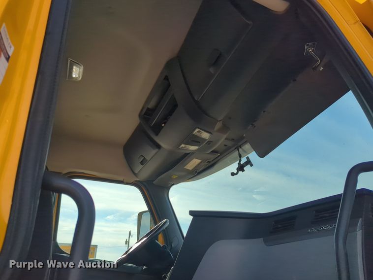 image for item NW9536 2020 Freightliner  Cascadia 126 semi truck