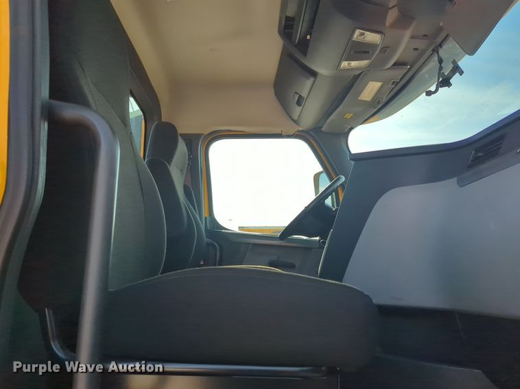 image for item NW9536 2020 Freightliner  Cascadia 126 semi truck