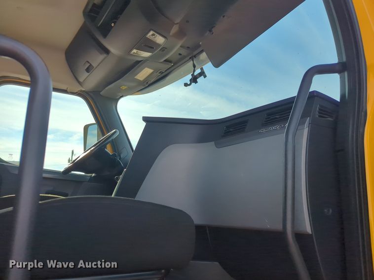 image for item NW9536 2020 Freightliner  Cascadia 126 semi truck