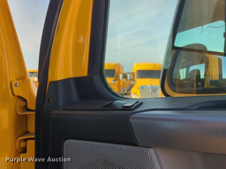 image for item NW9536 2020 Freightliner  Cascadia 126 semi truck