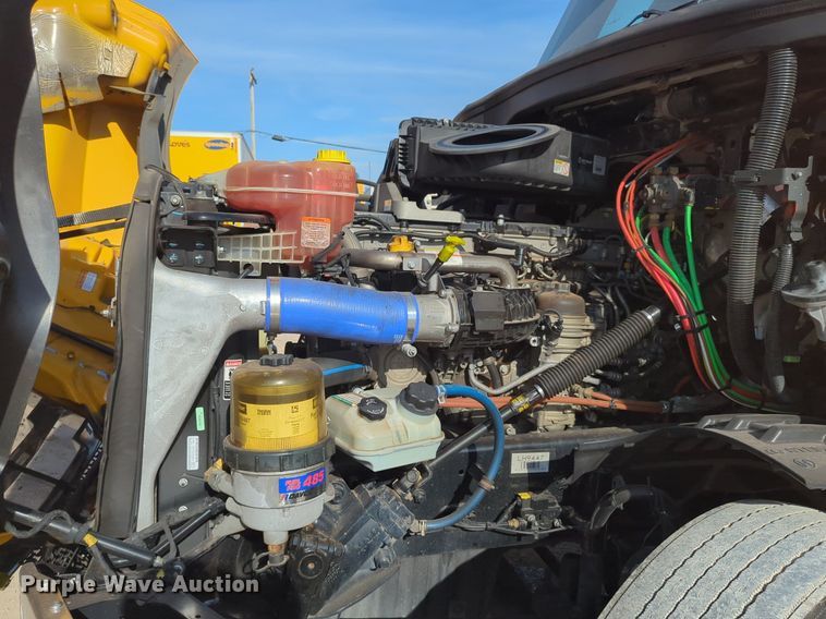 image for item NW9536 2020 Freightliner  Cascadia 126 semi truck