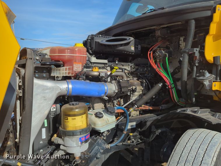 image for item NW9536 2020 Freightliner  Cascadia 126 semi truck