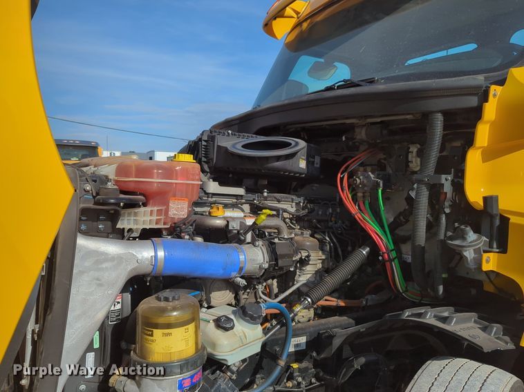 image for item NW9536 2020 Freightliner  Cascadia 126 semi truck