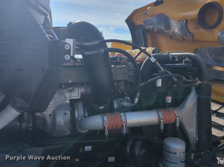 image for item NW9536 2020 Freightliner  Cascadia 126 semi truck