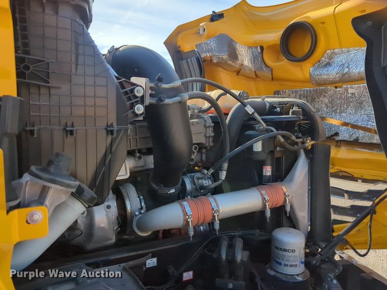 image for item NW9536 2020 Freightliner  Cascadia 126 semi truck