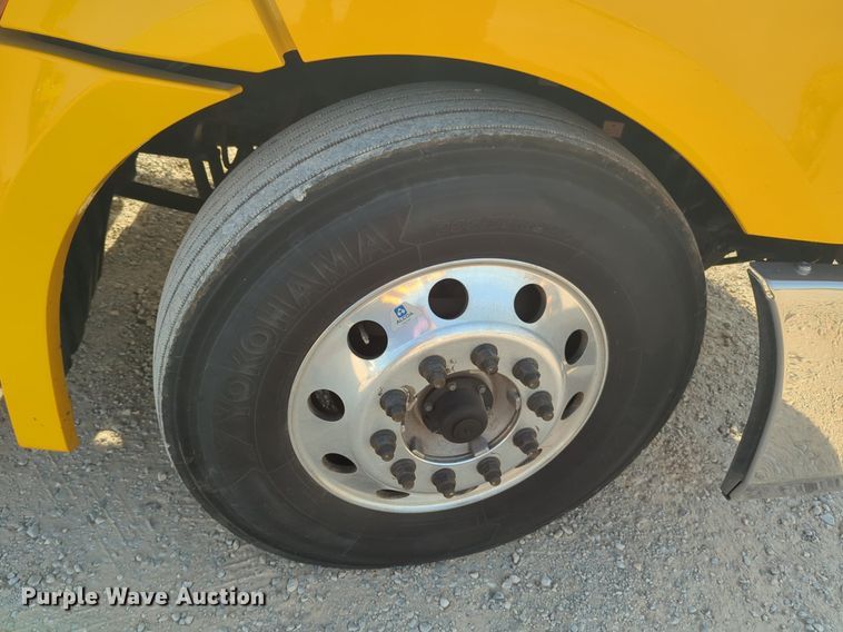 image for item NW9536 2020 Freightliner  Cascadia 126 semi truck