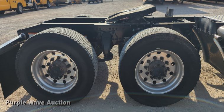 image for item NW9536 2020 Freightliner  Cascadia 126 semi truck