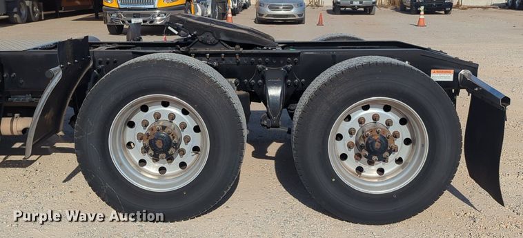 image for item NW9536 2020 Freightliner  Cascadia 126 semi truck