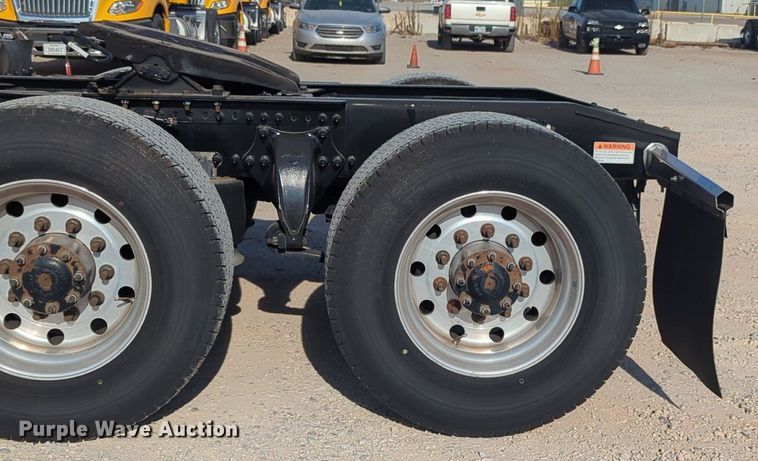 image for item NW9536 2020 Freightliner  Cascadia 126 semi truck