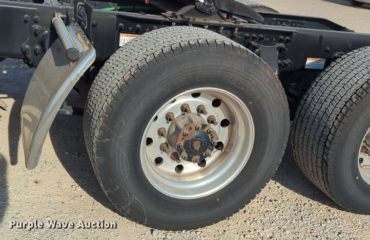 image for item NW9536 2020 Freightliner  Cascadia 126 semi truck