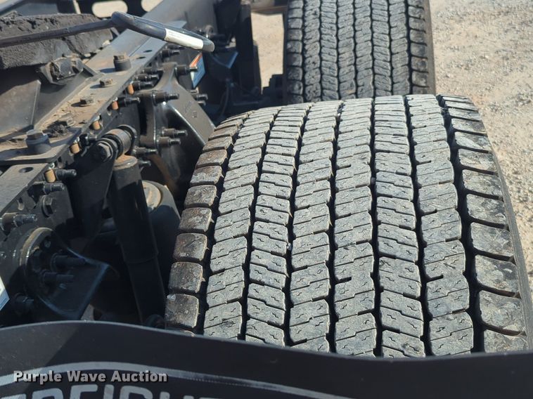 image for item NW9536 2020 Freightliner  Cascadia 126 semi truck