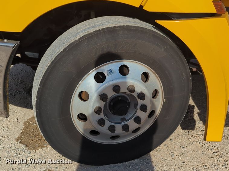 image for item NW9536 2020 Freightliner  Cascadia 126 semi truck