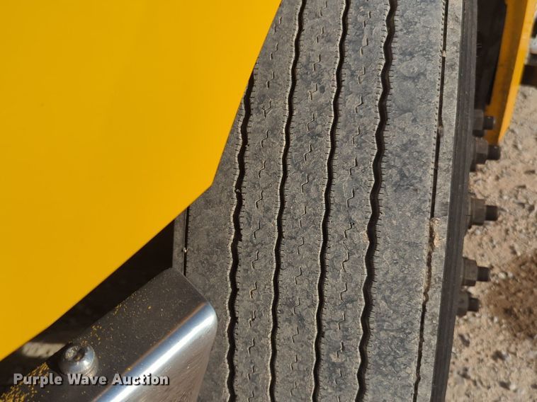 image for item NW9536 2020 Freightliner  Cascadia 126 semi truck