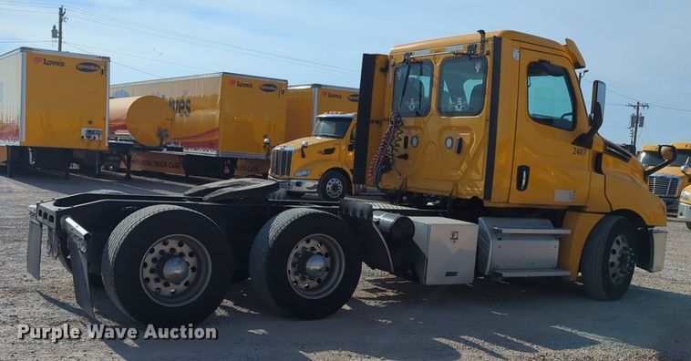 image for item NW9537 2020 Freightliner  Cascadia 126 semi truck