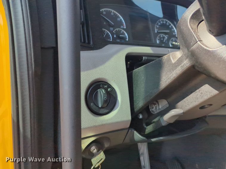 image for item NW9537 2020 Freightliner  Cascadia 126 semi truck