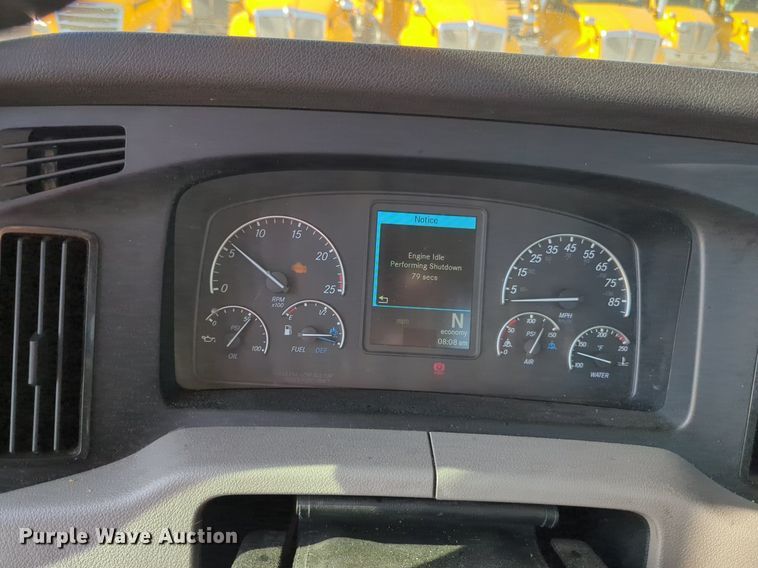 image for item NW9537 2020 Freightliner  Cascadia 126 semi truck