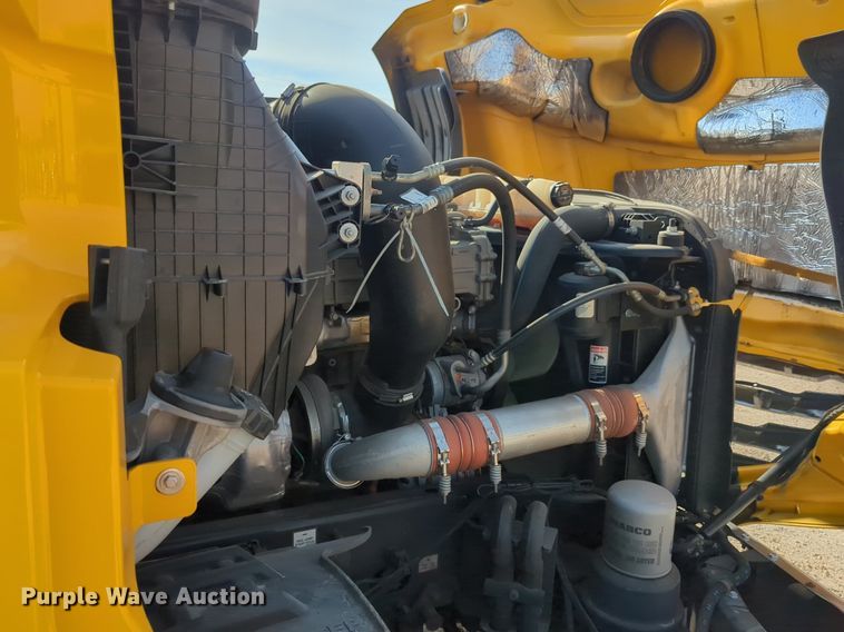 image for item NW9537 2020 Freightliner  Cascadia 126 semi truck