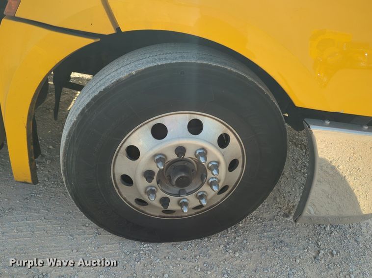 image for item NW9537 2020 Freightliner  Cascadia 126 semi truck