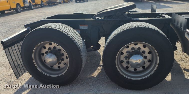 image for item NW9537 2020 Freightliner  Cascadia 126 semi truck