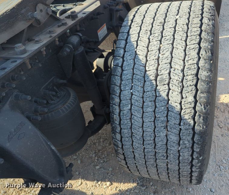 image for item NW9537 2020 Freightliner  Cascadia 126 semi truck