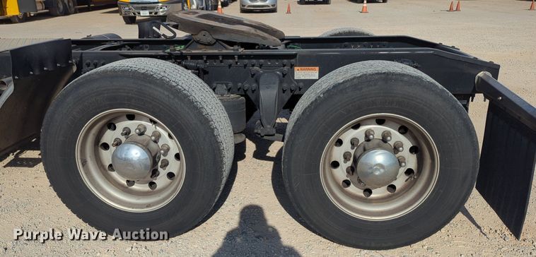 image for item NW9537 2020 Freightliner  Cascadia 126 semi truck