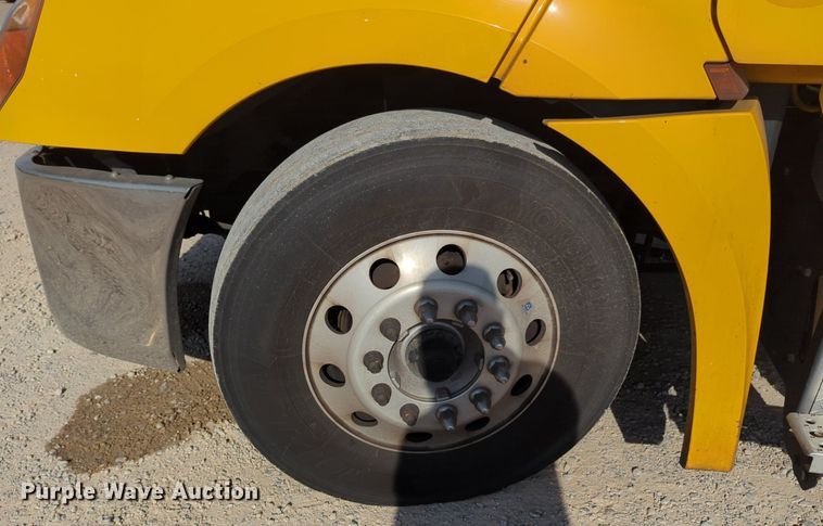 image for item NW9537 2020 Freightliner  Cascadia 126 semi truck