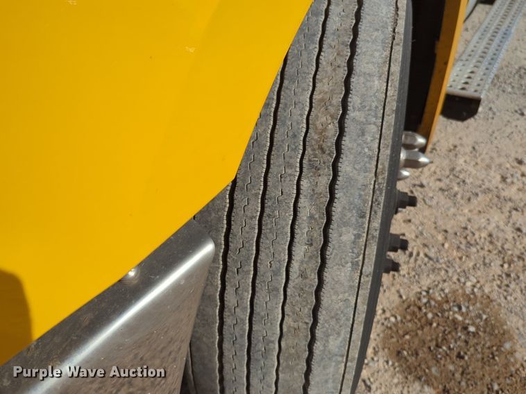 image for item NW9537 2020 Freightliner  Cascadia 126 semi truck