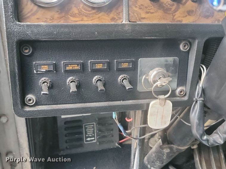 image for item NZ9874 1996 Kenworth  W900 semi truck