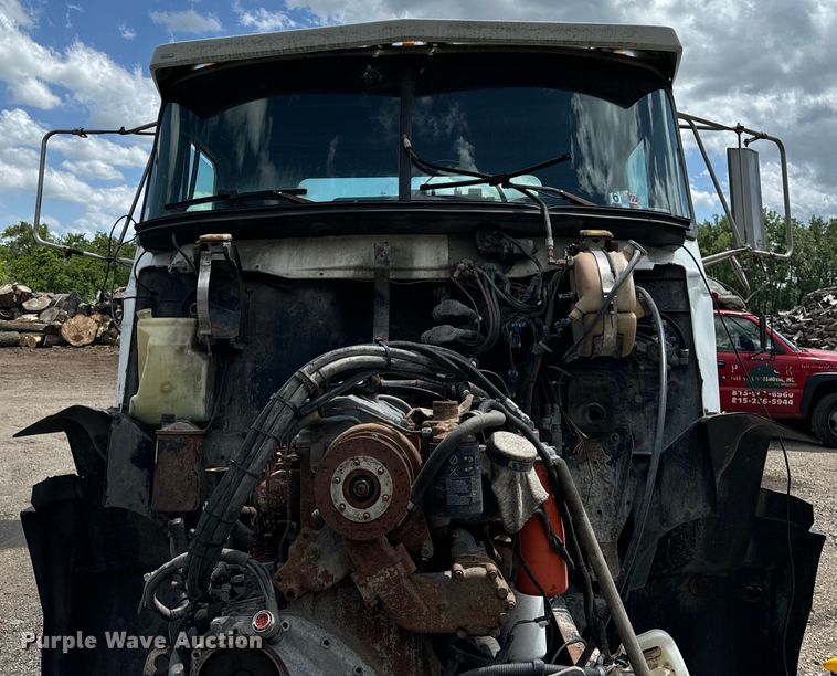 image for item OG9562 1999 Mack  CH600 semi cab 