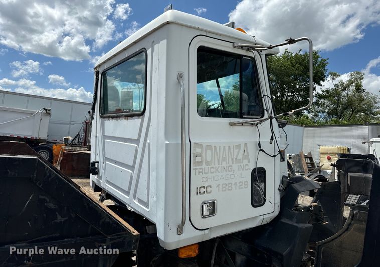 image for item OG9562 1999 Mack  CH600 semi cab 