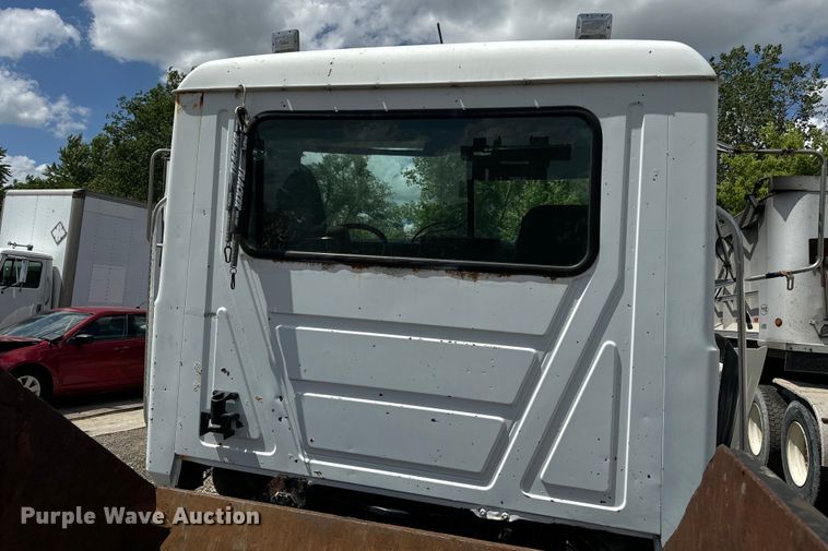 image for item OG9562 1999 Mack  CH600 semi cab 