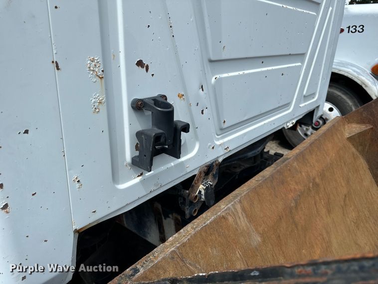 image for item OG9562 1999 Mack  CH600 semi cab 