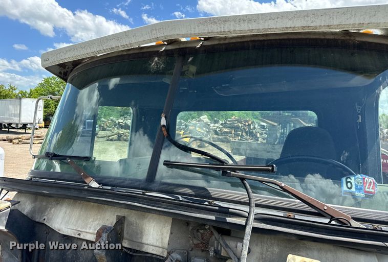 image for item OG9562 1999 Mack  CH600 semi cab 