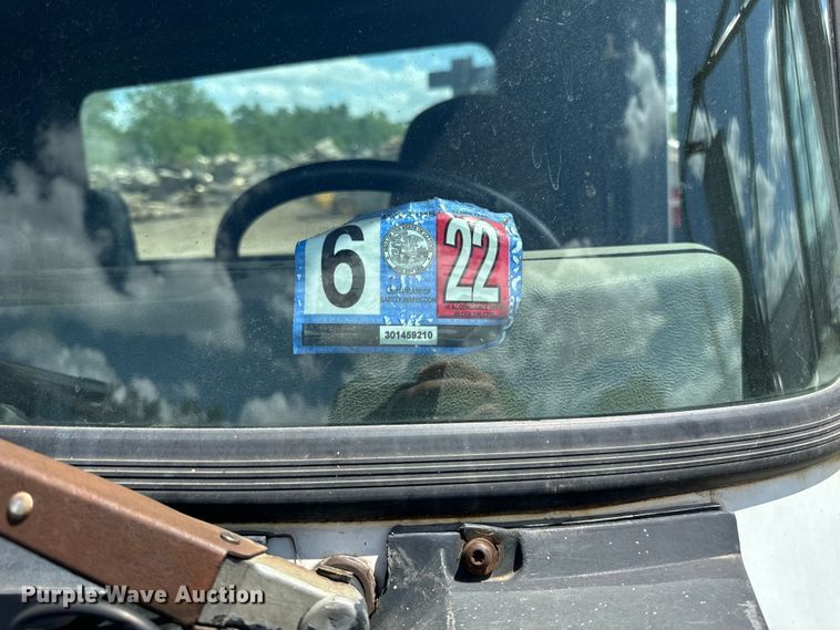 image for item OG9562 1999 Mack  CH600 semi cab 