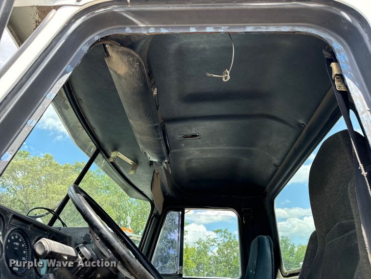 image for item OG9562 1999 Mack  CH600 semi cab 