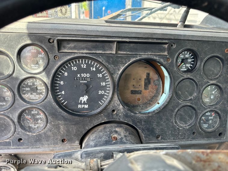 image for item OG9562 1999 Mack  CH600 semi cab 