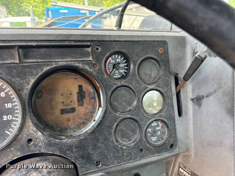 image for item OG9562 1999 Mack  CH600 semi cab 