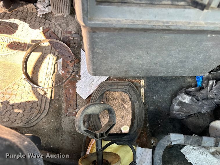 image for item OG9562 1999 Mack  CH600 semi cab 