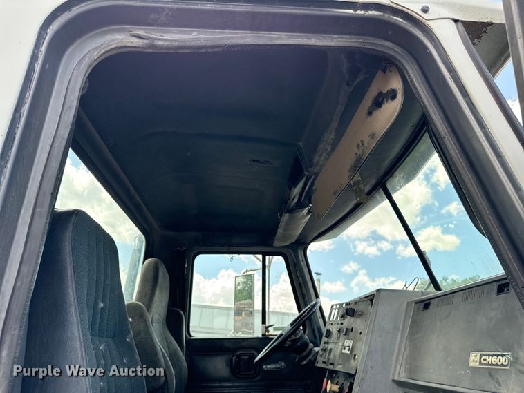 image for item OG9562 1999 Mack  CH600 semi cab 