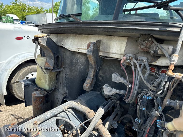 image for item OG9562 1999 Mack  CH600 semi cab 